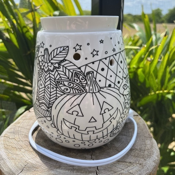 Tricks & Treats COLOR ME Scentsy Warmer - Picture 3 of 9